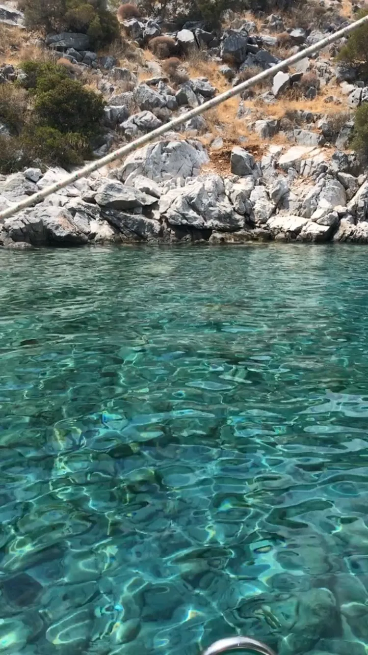 Tekneden Datça koyu manzarası